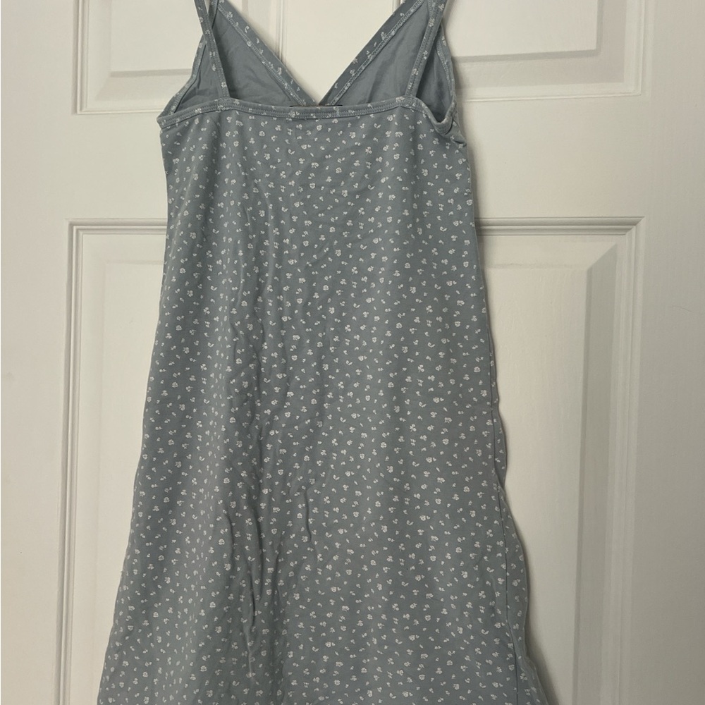 Blue Sleeveless Dress with White Floral Pattern - Picture 2 of 5